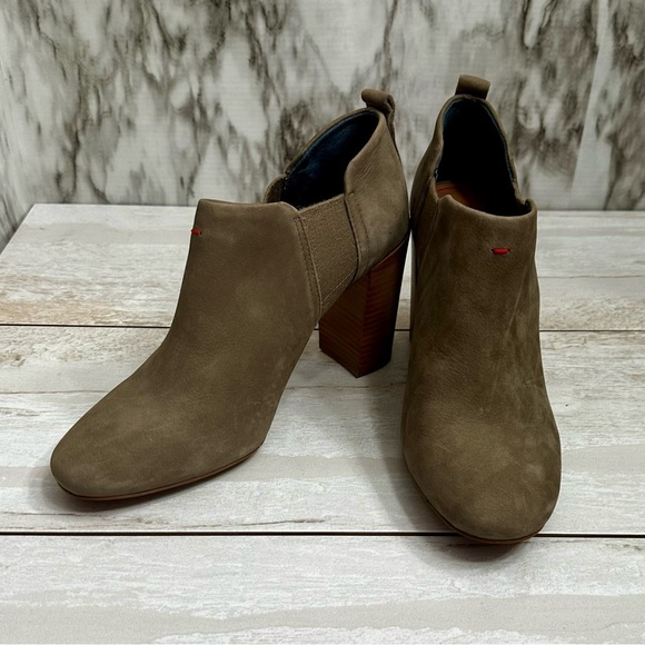 ED Mahoney Woman’s Sz 8M Gray Suede Stacked Heel Booties Shoes Fall Favorite - Picture 6 of 13
